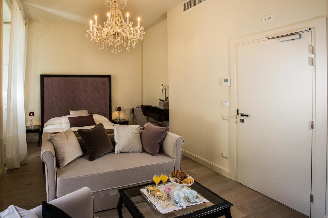Boutique Hotel Villa Giulia Valmadrera Exteriör bild
